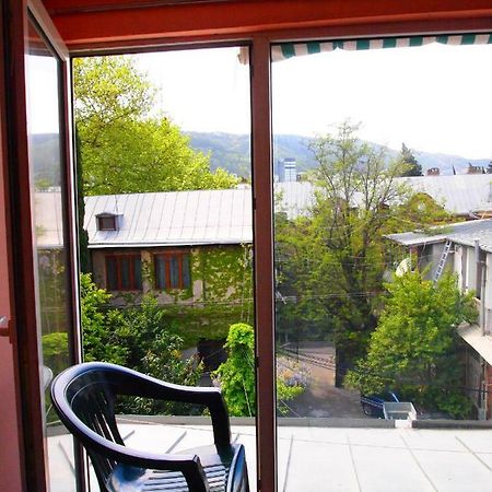 Green Stairs Guest House Tbilisi Bagian luar foto