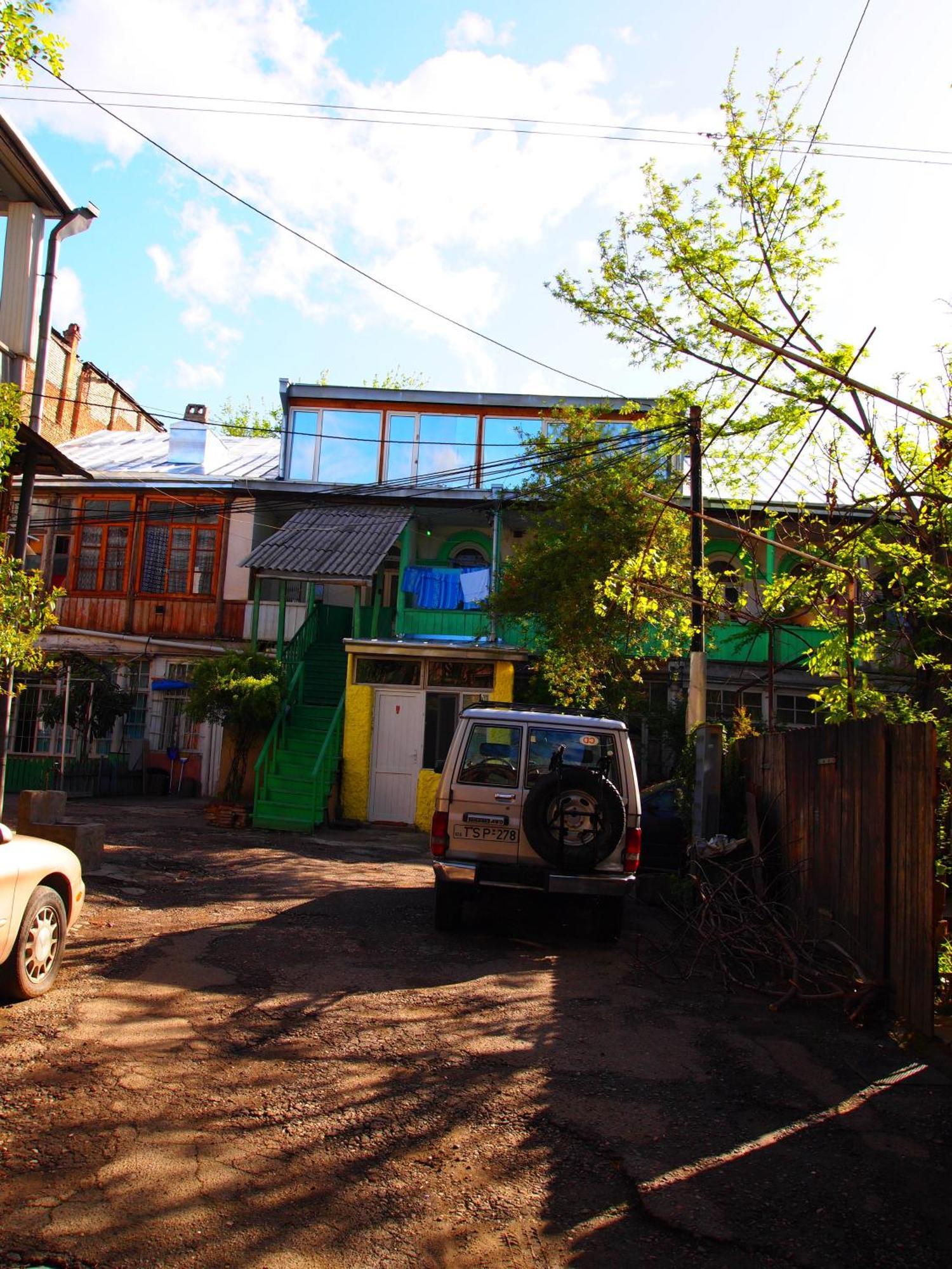 Green Stairs Guest House Tbilisi Bagian luar foto