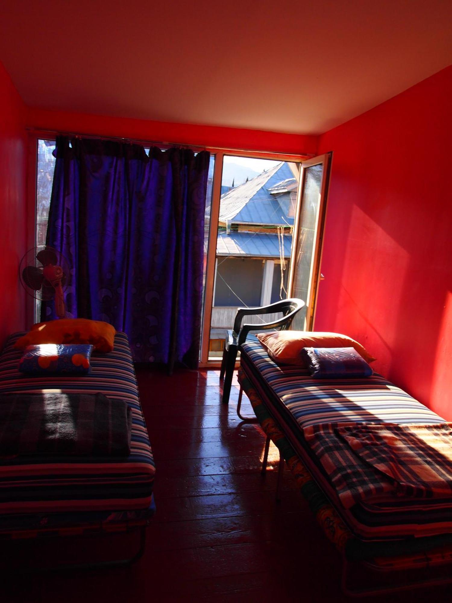 Green Stairs Guest House Tbilisi Ruang foto