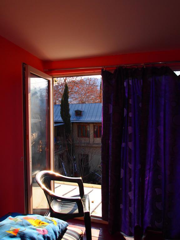Green Stairs Guest House Tbilisi Ruang foto