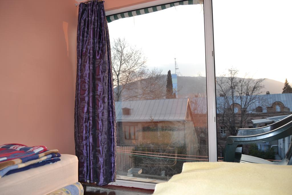 Green Stairs Guest House Tbilisi Bagian luar foto