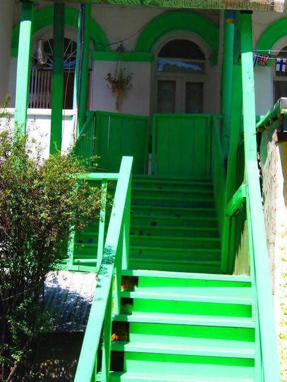 Green Stairs Guest House Tbilisi Bagian luar foto