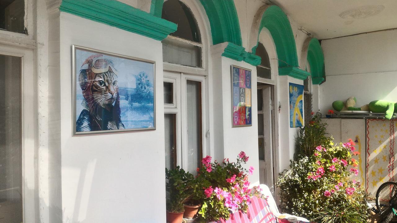 Green Stairs Guest House Tbilisi Bagian luar foto