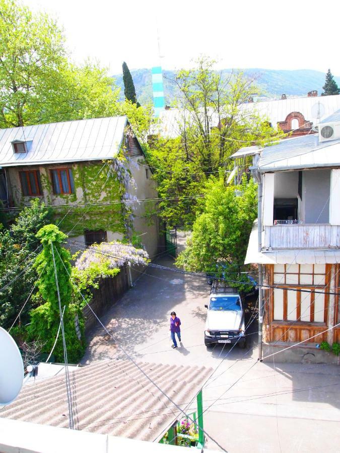 Green Stairs Guest House Tbilisi Bagian luar foto