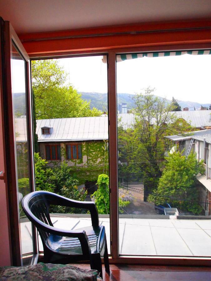 Green Stairs Guest House Tbilisi Bagian luar foto