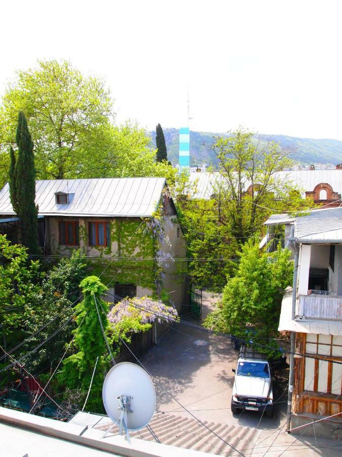 Green Stairs Guest House Tbilisi Bagian luar foto