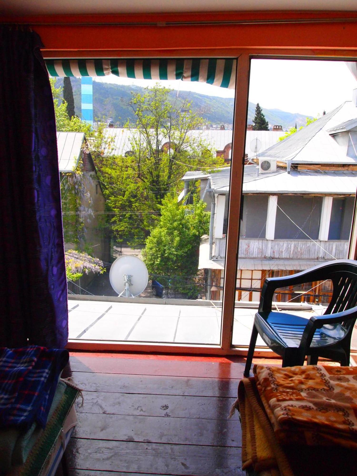Green Stairs Guest House Tbilisi Bagian luar foto