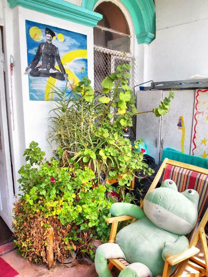 Green Stairs Guest House Tbilisi Bagian luar foto