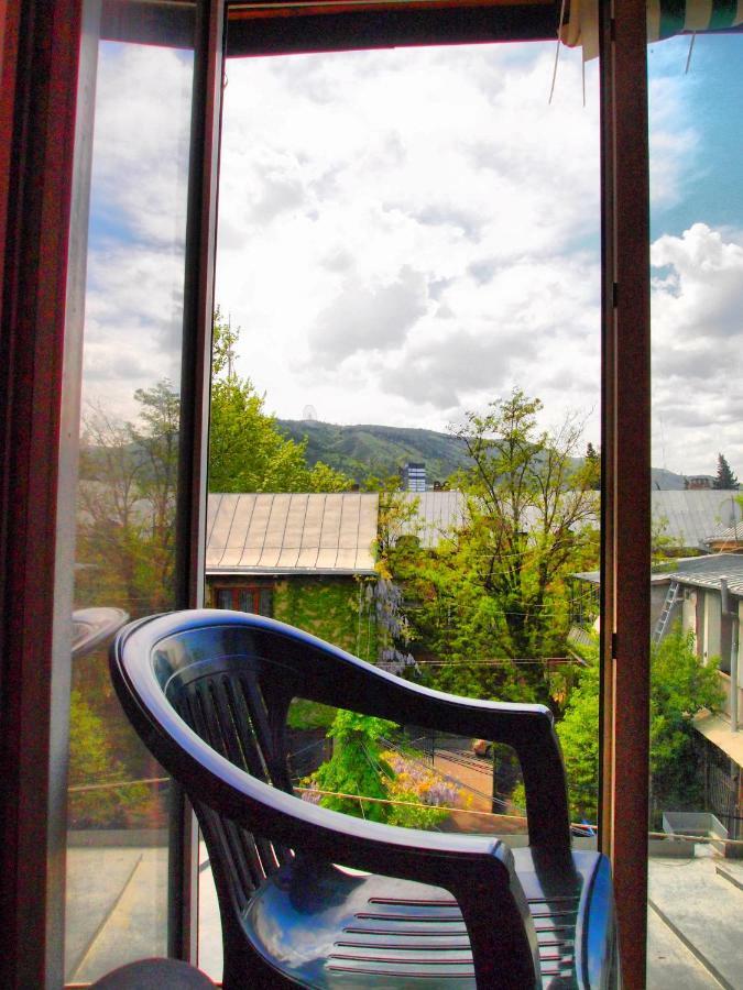 Green Stairs Guest House Tbilisi Bagian luar foto