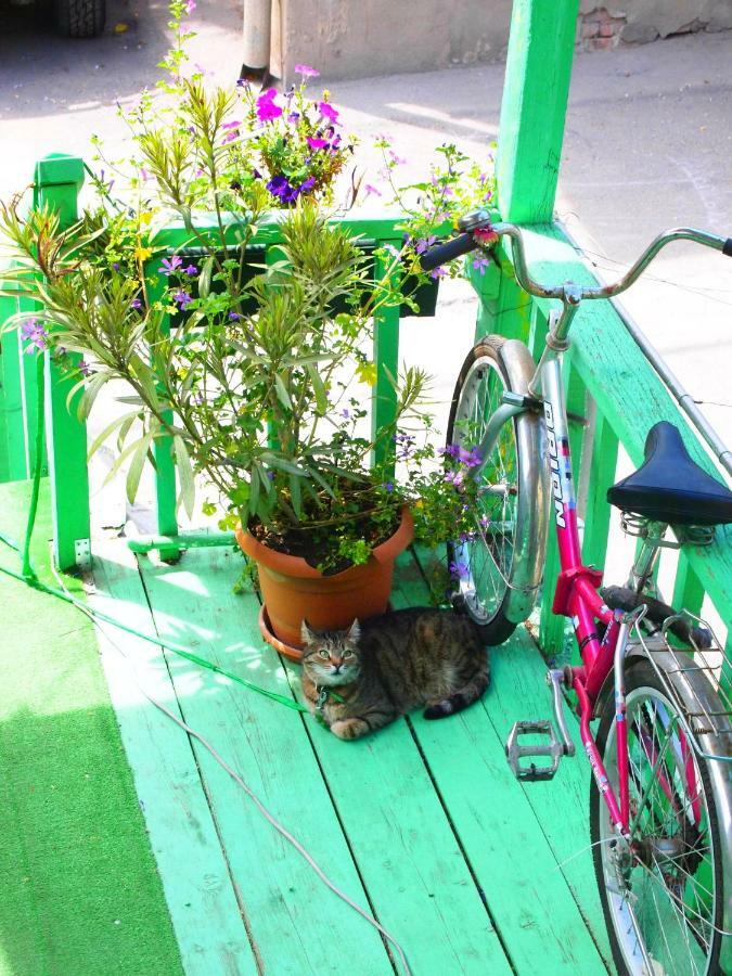 Green Stairs Guest House Tbilisi Bagian luar foto